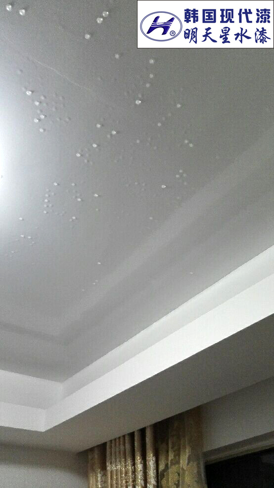 为什么潮湿天气墙面漆上会有水珠